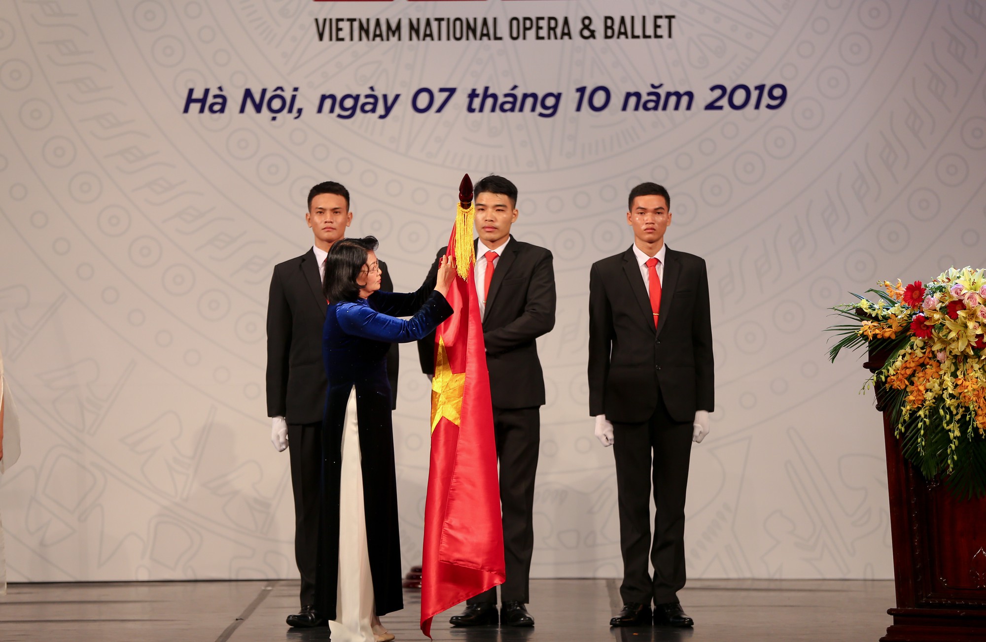 Nhà hát Nhạc Vũ Kịch Việt Nam đã tổ chức Lễ kỷ niệm 60 năm thành lập và đón nhận Huân chương Lao động hạng Nhì Nhà hát Nhạc Vũ Kịch Việt Nam đã tổ chức Lễ kỷ niệm 60 năm thành lập và đón nhận Huân chương Lao động hạng Nhì