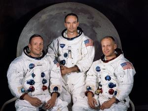 0_800px-Apollo_11_Crew.jpg
